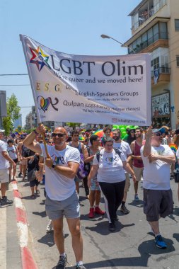 Tel-Aviv, İsrail-08 Haziran 2018: Çeşitli insanlar Mart ve Lgbt topluluk, Tel-Aviv, İsrail'in yıllık gurur geçit katılmak