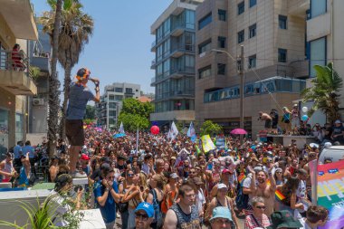 Tel-Aviv, İsrail-08 Haziran 2018: Çeşitli insanlar Mart ve Lgbt topluluk, Tel-Aviv, İsrail'in yıllık gurur geçit katılmak