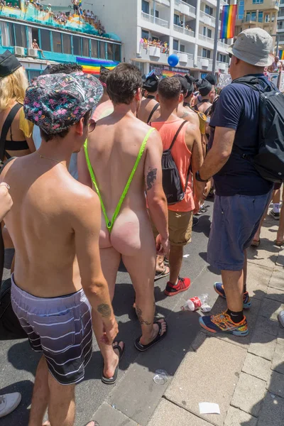 Tel-Aviv, İsrail-08 Haziran 2018: Çeşitli insanlar Mart ve Lgbt topluluk, Tel-Aviv, İsrail'in yıllık gurur geçit katılmak