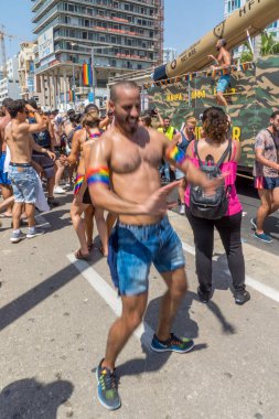 Tel-Aviv, İsrail-08 Haziran 2018: Çeşitli insanlar Mart ve Lgbt topluluk, Tel-Aviv, İsrail'in yıllık gurur geçit katılmak