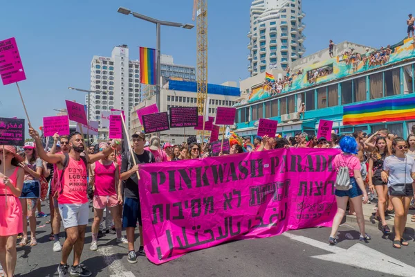 Tel-Aviv, İsrail-08 Haziran 2018: Çeşitli insanlar Mart ve Lgbt topluluk, Tel-Aviv, İsrail'in yıllık gurur geçit katılmak