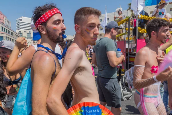 Tel-Aviv, İsrail-08 Haziran 2018: Çeşitli insanlar kutlamak ve Lgbt topluluk, Tel-Aviv, İsrail'in yıllık gurur geçit katılmak