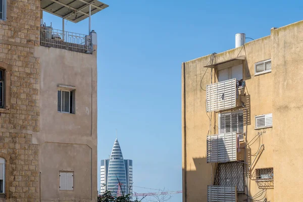 Karışım eski ve yeni binalar, Hadar Hacarmel mahalleden, Haifa, İsrail görüntülendi
