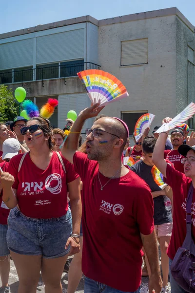 Haifa, İsrail - 22 Haziran 2018: Çeşitli insanlar almak bölüm içinde yıllık gurur geçit töreni Lgbt topluluk, Haifa, İsrail