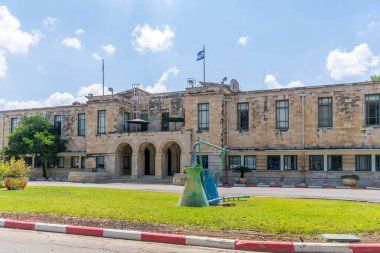 Haifa, İsrail - 20 Temmuz 2018: Haifa petrol rafinerisi bileşik, Haifa, İsrail'in tarihi konut