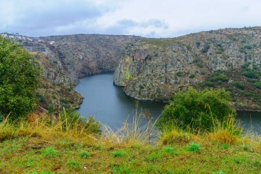 Miranda yakınındaki Douro nehrinin görünümü yapmak Douro, Portekiz