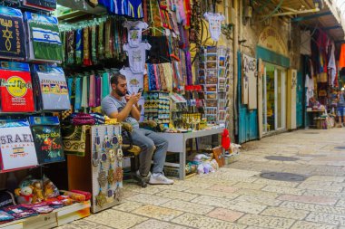 Jerusalem, İsrail - 19 Ekim 2018: Pazar sahne eski şehirde, halkı ve ziyaretçiler, Kudüs, İsrail