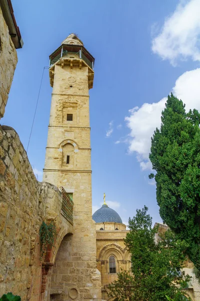 Minarete Mesquita Omar Cúpula Igreja Santo Sepulcro Cidade Velha Jerusalém — Fotografia de Stock