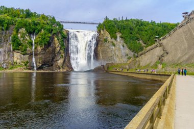 Farnham, İngiltere - 10 Eylül 2018: Montmorency Falls, ziyaretçiler, Quebec, Kanada ile görünümünü