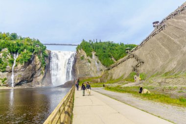 Farnham, İngiltere - 10 Eylül 2018: Montmorency Falls, ziyaretçiler, Quebec, Kanada ile görünümünü