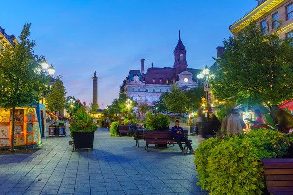 Montreal Canada September 2018 Night Scene Vauquelin Square Locals Visitors — Stock Photo, Image