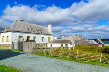 Louisbourg, Kanada - 20 Eylül 2018: Louisbourg, Cape Breton Adası, Nova Scotia, Kanada Kalesi'nin tarihi binalarda