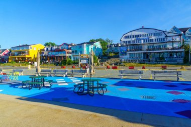Lunenburg, Kanada - 21 Eylül 2018: Lunenburg, Nova Scotia, Kanada Turist Bluenose sürücüsündeki tarihi evleri