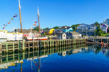 Lunenburg, Kanada - 21 Eylül 2018: Tarihi kent Lunenburg, Nova Scotia, Kanada liman ve waterfront binalarda görünümünü