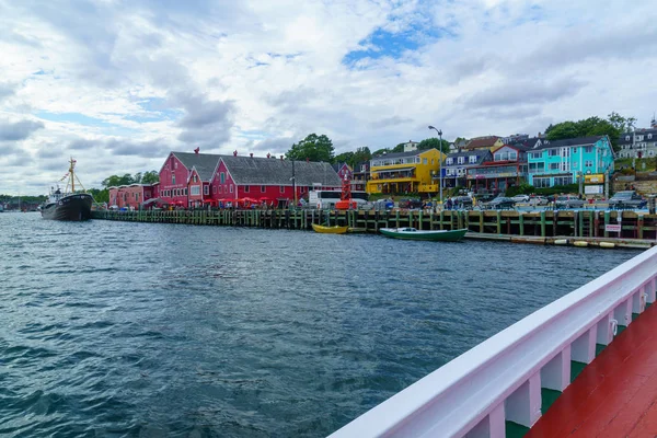 Lunenburg, Kanada - 21 Eylül 2018: Sahne tarihi liman ve waterfront, turist, d., Nova Scotia, Kanada