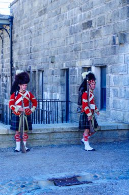 Halifax, Kanada - 23 Eylül 2018: Görünüm, Halifax Citadel, geleneksel üniformalı askerler ile. Nova Scotia, Kanada
