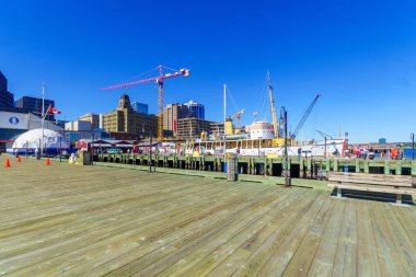 Halifax, Kanada - 23 Eylül 2018: Görünümü yerli ve ziyaretçiler, Halifax, Nova Scotia, Kanada ile şehir ve liman