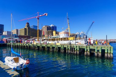 Halifax, Kanada - 23 Eylül 2018: Görünümü yerli ve ziyaretçiler, Halifax, Nova Scotia, Kanada ile şehir ve liman