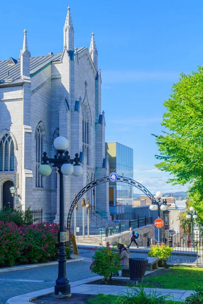 加拿大魁北克市 2018年9月27日 加拿大魁北克市长老会圣安德鲁斯教堂的景色 当地人和游客 — 图库照片
