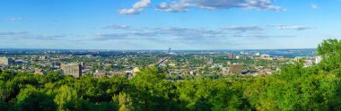 Montreal'den (Mont Royal) doğu kesiminde panoramik manzaralı. Quebec, Kanada