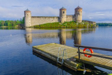 Savonlinna, Finlandiya için Olavinlinna kale manzarası. Bir 15 üç kule kalesidir