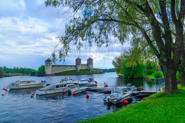 Вид Замок Финском Городе Савонлинна Различными Лодками Замок Века Тремя — стоковое фото
