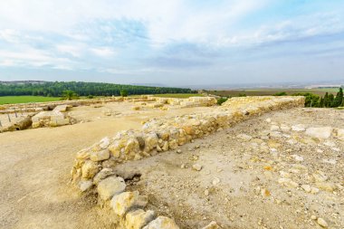 Arkeolojik kalıntılar Tel Megiddo Milli Parkı'nda. Kuzey İsrail