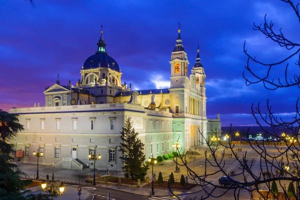 Avonds Uitzicht Kathedraal Madrid Spanje — Stockfoto