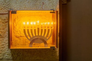 Geleneksel zeytinyağı mumlar, Yahudi Mahallesi, Kudüs eski şehir, İsrail ile (Hanukkah lamba), yedi Kollu Şamdan