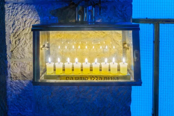 Geleneksel Yedi Kollu Şamdan Hanukkah Lamba Zeytinyağı Mumlar Yahudi Mahallesi — Stok fotoğraf