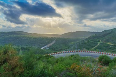 Mount Carmel ve Akdeniz'in yamaçları görünümünü. Kuzey İsrail