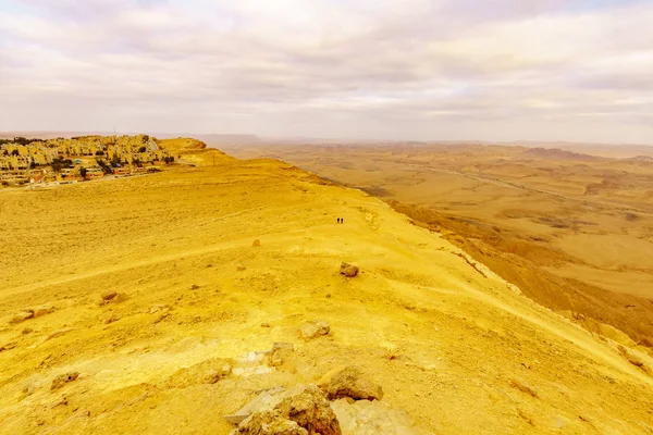 Vista Atardecer Makhtesh Cráter Ramón Con Mitzpe Ramón Ciudad Desierto — Foto de Stock