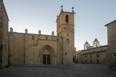 Co-catedral de Santa Maria, Caceres