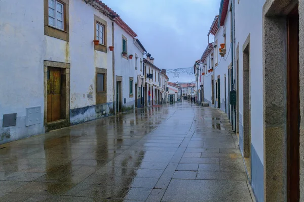 Calle en el casco antiguo Miranda do Douro —  Fotos de Stock