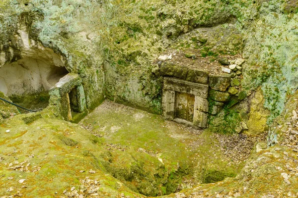 Entrance to a Jewish burial cave, Bet Shearim National Park — Stock Photo, Image