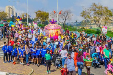 Nesher içinde Purim Adloyada geçit töreni
