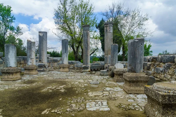 Antiguas ruinas de la sinagoga en el Parque Nacional Baram — Foto de Stock