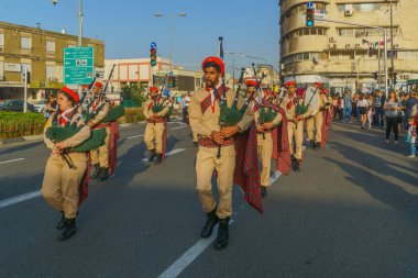Kutsal Cumartesi geçit töreni, Hai Ortodoks Paskalya kutlamaları nın bir parçası