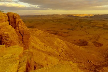 Makhtesh (krater) Ramon gün batımı görünümü