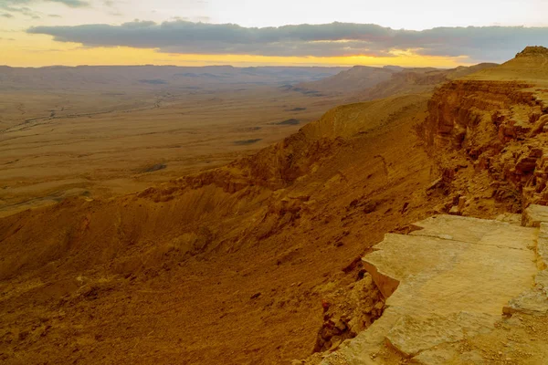 Sunset view of Makhtesh (crater) Ramon — Stock Photo, Image