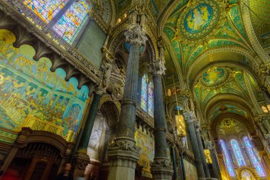 Notre-Dame bazilikası iç, Eski Lyon
