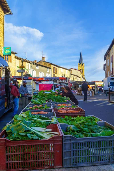 French market scene Le-Bois-de-Oingt, Beaujolais — Stock Photo, Image