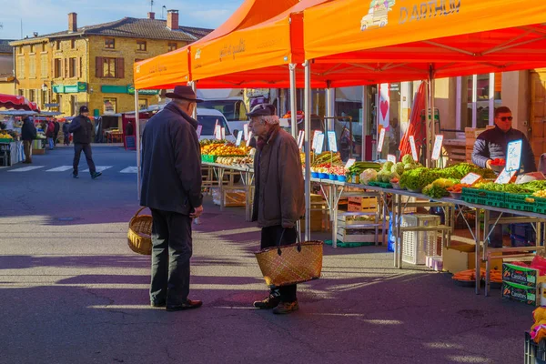 Franska marknadsplatsen Le-Bois-de-Oingt, Beaujolais — Stockfoto