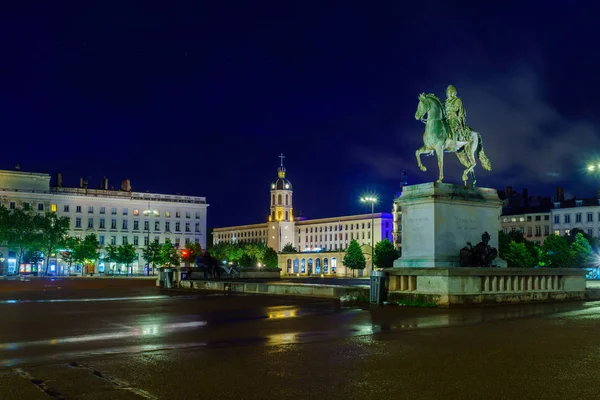 Nattvy över Place Bellecour Square, i Lyon — Stockfoto