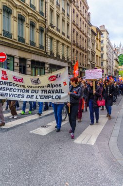 Lyon'da öğretmenler ve eğitim sorunları yla ilgili protestocular
