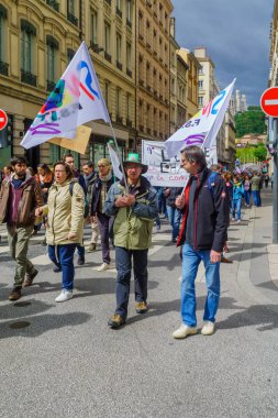Lyon'da öğretmenler ve eğitim sorunları yla ilgili protestocular
