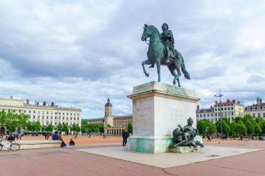 Louis Xiv Heykeli, Place Bellecour meydanında, Lyon