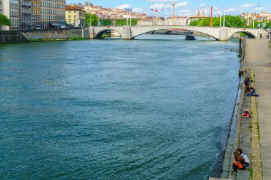 Lyon'da Saone Nehri manzarası
