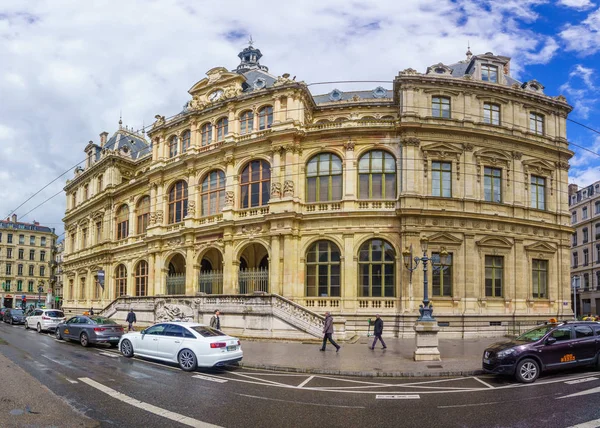 Здание Дворца де ла Бурс в Лионе — стоковое фото