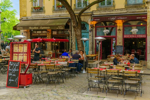 Pouliční a kavárenská scéna, ve starém Lyonu — Stock fotografie